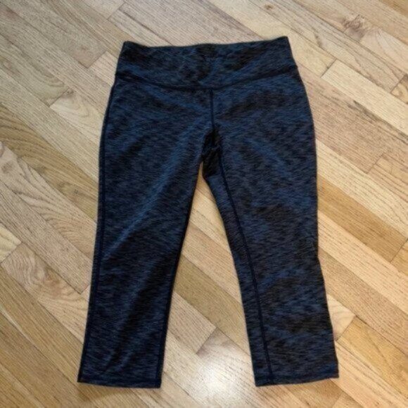 Gray Ideology Capri Leggings - Picture 1 of 2